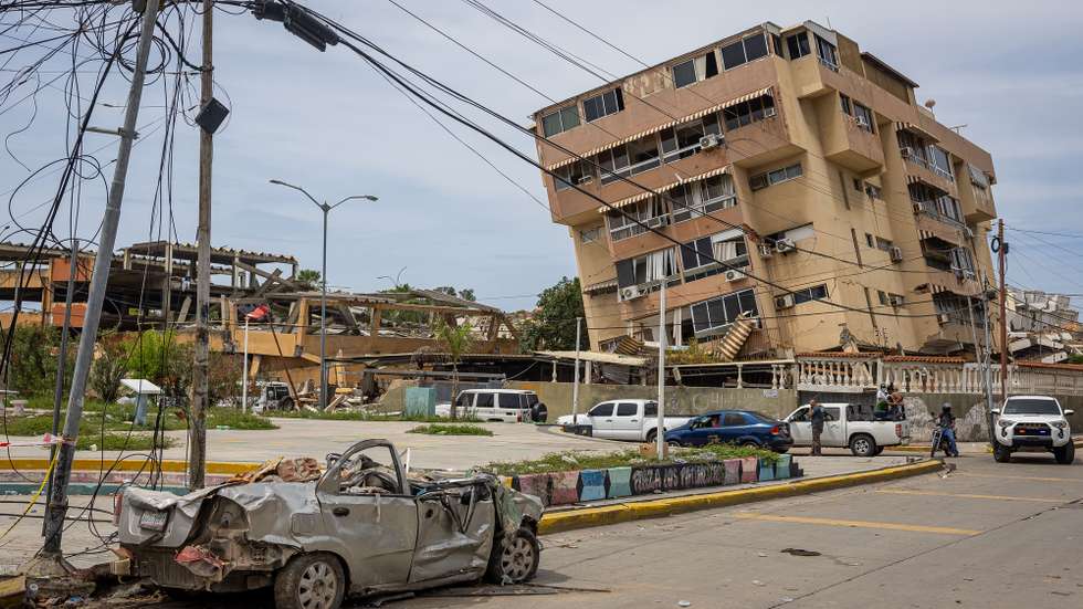 epa13077001 An area affected by earthquakes in La Guaira, Venezuela, 30 June 2026. The death toll from two powerful earthquakes that struck northern Venezuela on 24 June has risen to at least 1,943, with 10,571 people injured, according to National Assembly President Jorge Rodriguez.  EPA/MIGUEL GUTIERREZ