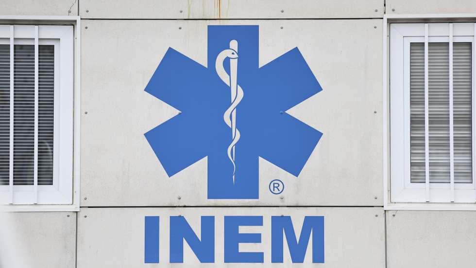 Simbolo do Instituto Nacional de Emergência Médica (INEM), na Amadora, 14 de janeiro de 2026. ANTÓNIO COTRIM/LUSA