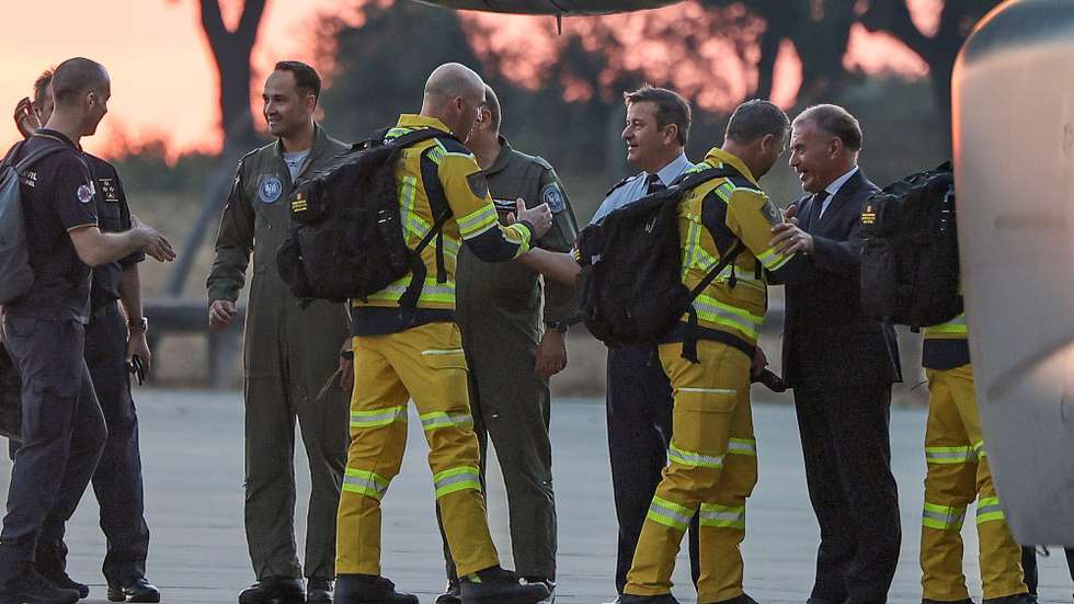 Elementos da Força Conjunta Nacional para apoiar a missão de busca, salvamento e primeiros socorros na Venezuela, na sequência dos sismos que abalaram a região embarcam na Base Aérea N.º 11, em Beja, 26 de junho de 2026. A Cooperação Portuguesa resulta de um esforço de coordenação que envolveu especialmente o Ministério dos Negócios Estrangeiros, o Ministério da Defesa Nacional, o Ministério da Administração Interna e o Ministério da Saúde, refletindo o compromisso de Portugal com a solidariedade internacional e com o apoio à Venezuela, país onde reside uma significativa comunidade de portugueses e lusodescendentes. NUNO VEIGA/LUSA