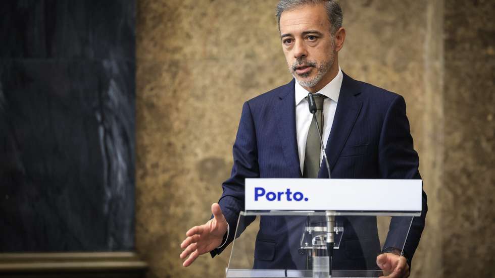 O presidente da Câmara Municipal do Porto, Pedro Duarte, discursa na cerimónia da assinatura de memorando para lançamento do projeto PITCH - Porto Innovation and Technology Community Hub, na Câmara Municipal do Porto, 19 de junho de 2026. O memorando de entendimento estabelece um quadro de cooperação estratégica entre a Câmara Municipal do Porto, a Universidade do Porto e o Instituto Politécnico do Porto - futura Universidade Técnica do Porto - para estruturar e projetar o ecossistema de inovação no Grande Porto, reforçando a articulação entre ciência, indústria e território. JOSÉ COELHO/LUSA