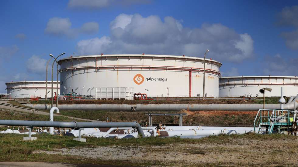 Depósitos na refinaria de Matosinhos, em Leça da Palmeira, 04 março de 2024. ESTELA SILVA/LUSA