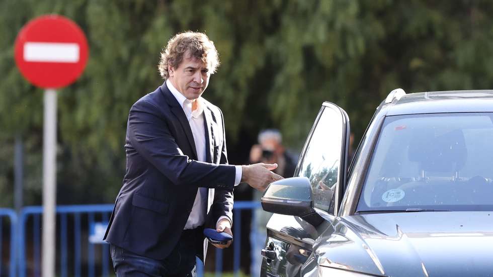 epa13025526 David Sanchez, brother of Spanish Prime Minister Pedro Sanchez, arrives at the Regional Court of Badajoz, Spain, 09 June 2026, for the final day of his trial over alleged irregularities in his hiring as head of the performing arts office within the provincial government of Badajoz. Sanchez, who resigned from the post in February, faces charges of alleged embezzlement and influence peddling related to his appointment.  EPA/JERO MORALES