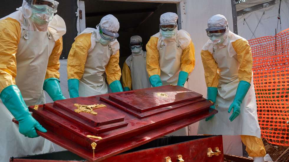 epaselect epa13075400 Staff carry a coffin for a victim of Ebola at the hospital in Mongbwalu, Ituri, Democratic Republic of Congo, 26 June 2026 (issued 30 June 2026). Mongbwalu in Ituri, a town situated in the eastern Democratic Republic of the Congo, is where the Bundibugyo Ebola virus outbreak is believed to have started. Ituri is the most affected province, with 1,165 confirmed cases from 23 health zones, according to the country's Ministry of Health.  EPA/DIEUDONNE DIROLE