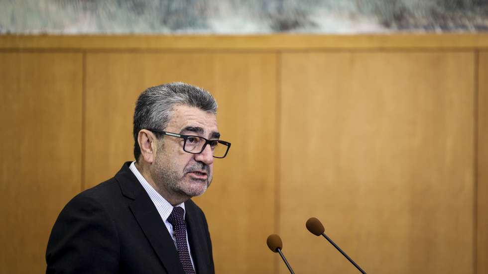 O reitor da Universidade de Lisboa, Luís Ferreira, intervém durante a apresentação do relatório da Comissão para o Acompanhamento da Implementação das Estratégias de Prevenção da Prática de Assédio nas Instituições de Ensino Superior no salão Nobre da Reitoria da Universidade de Lisboa, 13 de dezembro de 2024. FILIPE AMORIM/LUSA