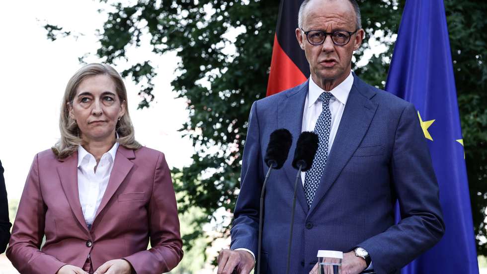 epa13129648 German Chancellor Friedrich Merz (R), flanked by outgoing German Health Minister Nina Warken (L), attends a press statement on changes in the German cabinet, at the Chancellery in Berlin, Germany, 24 July 2026. The cabinet reshuffle comes after the recent resignation of Jens Spahn, former CDU/CSU parliamentary group leader in the German parliament (the Bundestag).  EPA/FILIP SINGER