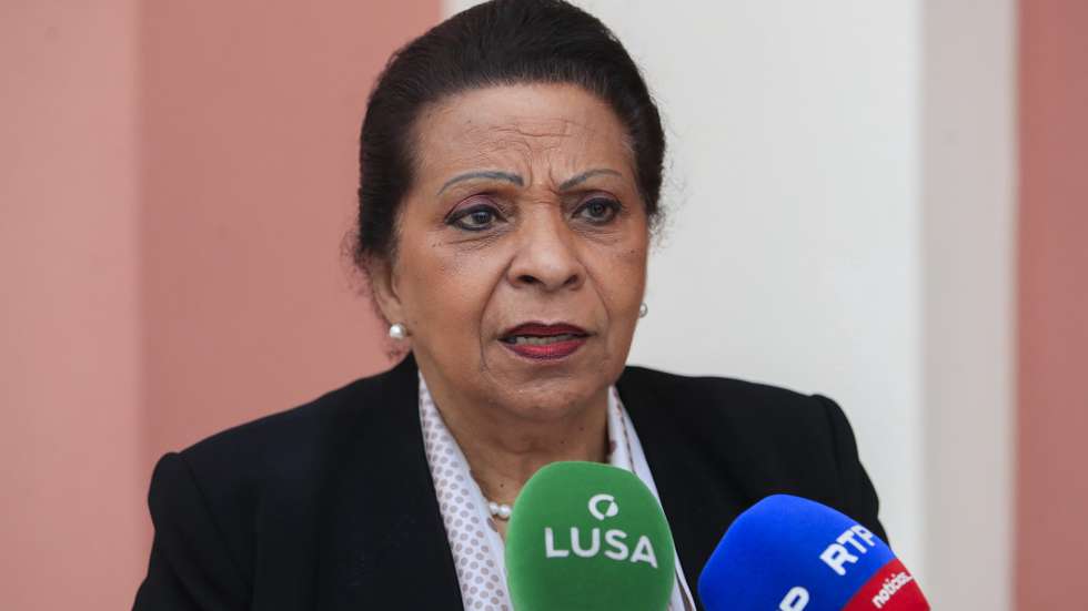 A Secretária Executiva da Comunidade dos Países de Língua Portuguesa (CPLP), Maria de Fátima Jardim, fala aos jornalistas durante o encerramanto da 15.ª sessão intercalar da Assembleia Parlamentar da Comunidade dos Países de Língua Portuguesa (AP-CPLP), Luanda, Angola, 24 de julho de 2026. A ordem de trabalhos, que se estendem até sexta-feira, inclui reuniões das comissões especializadas, da Rede de Mulheres Parlamentares e dos presidentes dos grupos nacionais, além da apreciação de propostas destinadas a reforçar a fiscalização parlamentar, a boa governação e o desenvolvimento sustentável. AMPE ROGÉRIO/LUSA