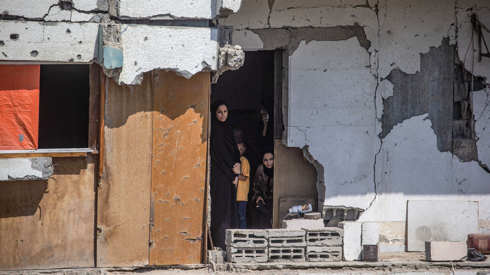 epa13149861 Relatives of the 112 members of the Abu Sharia and Al-Hasayna families watch their funeral in the eastern Gaza City, 04 August 2026. Gaza's Civil Defense recovered the remains during two weeks of searching through rubble of residential buildings destroyed during an Israeli airstrike in November 2023. According to the Civil Defense, the victims, including women and children, were killed on 22 November 2023 and remained trapped beneath the debris for nearly three years before being recovered and laid to rest.  EPA/MOHAMMED SABER