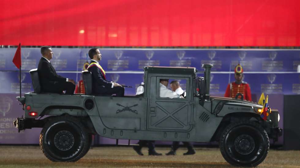 epa13156174 The president of Colombia Abelardo de la Espriella (C) reviews troops during a change-of-command ceremony in Cali, Colombia, 07 August 2026.  EPA/ERNESTO GUZMAN JR