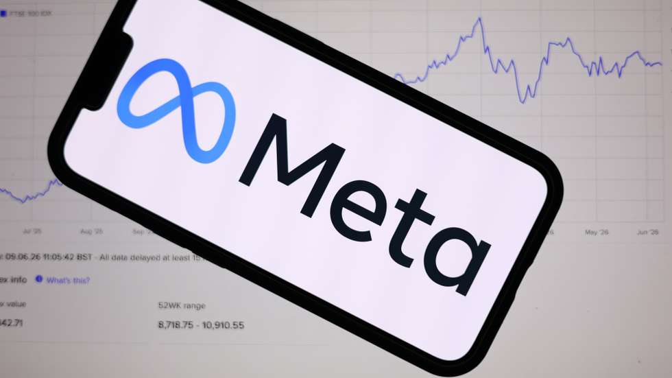 epa13026231 The Meta logo is displayed on a mobile phone over a stock market graph displayed on a laptop screen in Liverpool, Britain, 09 June 2026. Leading AI (artificial intelligence) and technology companies Anthropic, OpenAI, and SpaceX are preparing to go public this year at an estimated combined valuation of around four trillion dollars (approximately 3.44 trillion euros).  EPA/ADAM VAUGHAN