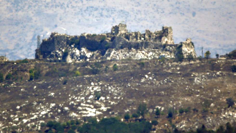 epa13144693 Damage and destroyed terrain in the area surrounding Belfort Castle, as seen from Zawtar al-Gharbiyah, Nabatieh Governorate, southern Lebanon, 31 July 2026, following a US-brokered security agreement between Lebanon and Israel. Crews returned to the town to conduct cleanup operations and evaluate structural damage after the area was designated as one of the initial 'pilot zones' for Lebanese Armed Forces deployment and phased Israeli military withdrawal.  EPA/STRINGER -- BEST QUALITY AVAILABLE --