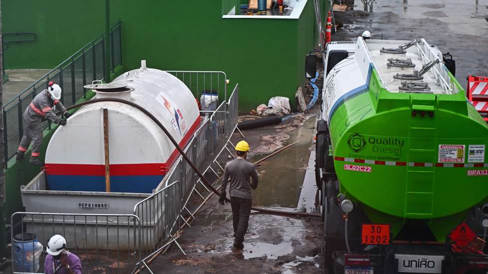 epa12532594 A man fills a tank with diesel fuel outside the Hangar Convention Center where COP30 is being held in Belem, Brazil, 17 November 2025.  EPA/ANDRE BORGES