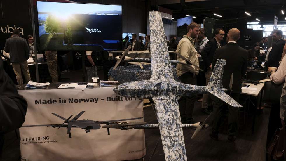 epaselect epa12997215 Industry representatives take part at the exhibition Cutting-Edge during the Drone Summit in Riga, Latvia, 27 May 2026. The Drone Summit 2026 is a high-level gathering dedicated to advancing drone technology, innovation, and defence cooperation. It gathers up to 2,000 participants from NATO and allied countries in one place, including political leaders from the international Drone Coalition and industry experts.  EPA/VALDA KALNINA