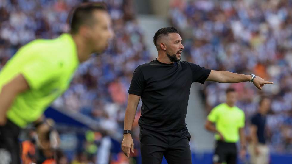 FC Porto's head coach Francesco Farioli during the Portuguese First League soccer match against Alverca held at Dragao stadium, in Porto, Portugal, 09 August 2026. ESTELA SILVA/LUSA