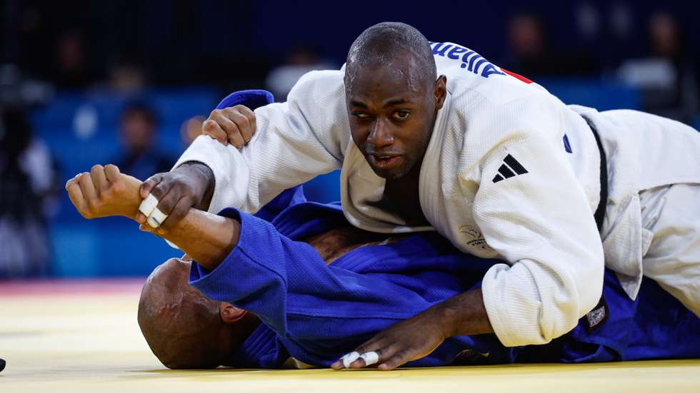 O atleta português Djibrilo Iafa (D) em ação durante a final de Judo -73kg J1, dos Jogos Paralímpicos Paris2024, em Paris, França, 06 de setembro de 2024. ANTÓNIO PEDRO SANTOS/LUSA