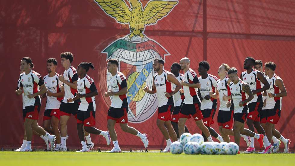 epa13163407 Benfica players in action during a training session at the Benfica Campus, in Seixal, Portugal, 12 August 2026.  Benfica will play Europa League third qualifying round soccer match against Hearts on 13 August.  EPA/FILIPE AMORIM