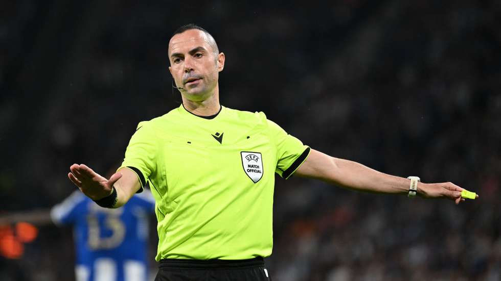 Referee Marco Guida during the UEFA Europa League soccer match between FC Porto and Nottingham Forest held at Dragao stadium, in Porto, Portugal, 09 April 2026. FERNANDO VELUDO/LUSA