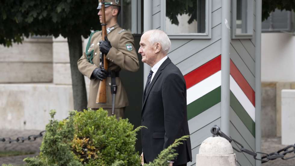 epa13178414 Hungary's new President Andras Baka (R) walks after symbolically bidding farewell to former interim head of state and current Parliament Speaker Agnes Forsthoffer (not pictured) at the Alexander presidential palace in Budapest, Hungary, 19 August 2026. Baka takes office as Hungary's president on 19 August after being elected by a parliamentary vote on 11 August, to succeed the recently removed head of state Tamas Sulyok.  EPA/ZSOLT SZIGETVARY HUNGARY OUT