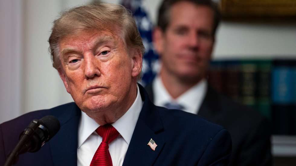 epa13179629 US President Donald Trump (C) speaks during a meeting with crypto and prediction market executives in the Roosevelt Room of the White House in Washington, DC, USA, 19 August 2026.  EPA/AL DRAGO / POOL