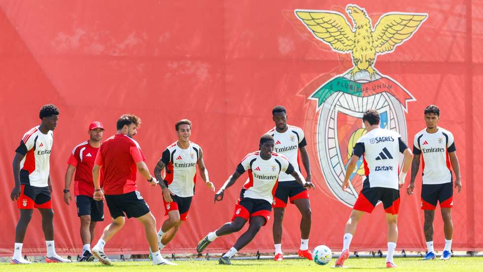 epa13178492 Benfica players during a training session at the Benfica Campus, in Seixal, Portugal, 19 August 2026. Benfica plays against Aarhus in a UEFA Europa League play off 1st leg soccer match on 20 August.  EPA/ANTONIO PEDRO SANTOS