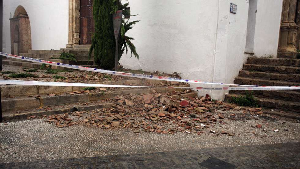 epa13171040 Debris from the damaged roof of the tower of the Church of San Miguel el Bajo, in Granada's Albaicin district, Spain, 15 August 2026, following a series of overnight earthquakes across southern Spain. According to the National Geographic Institute (IGN), a magnitude 5.0 quake centered in nearby Alhendin at 1:04 a.m. triggered 40 aftershocks and prompted over 200 emergency calls for structural property damage, though no injuries were reported as damage assessments began amid heavy morning storms.  EPA/PEPE TORRES