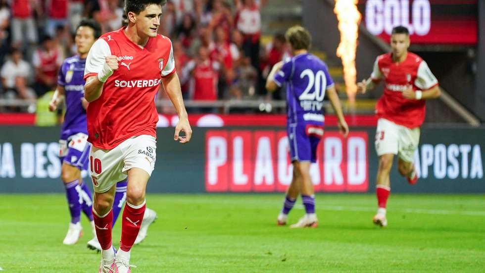 Sporting de Braga player Pau Víctor celebrates after scoring a goal against Austria Wien during the UEFA Conference League Play-off 1st leg soccer match held in Braga, Portugal, 20 August 2026. HUGO DELGADO/LUSA