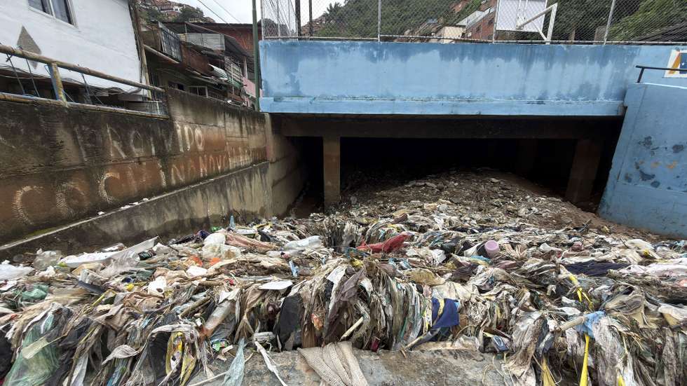 epa13187329 A drainage ditch filled with trash is seen after heavy rains in Caracas, Venezuela, 23 August 2026.  EPA/MIGUEL GUTIERREZ