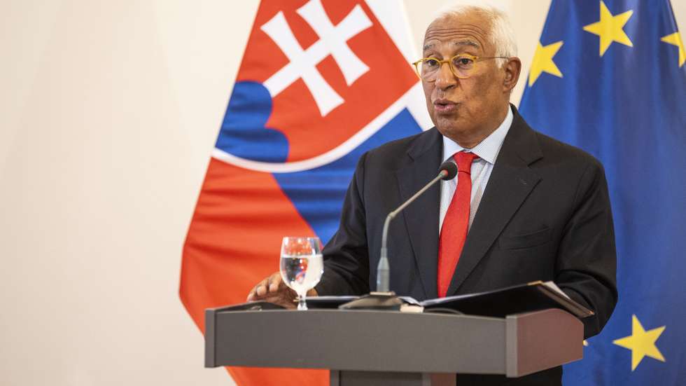 epa13190596 President of the European Council Antonio Costa attends a press conference following his meeting with Slovak Prime Minister Robert Fico in Bratislava, Slovakia, 25 August 2026. Antonio Costa is on an annual round of visits to European Union capitals.  EPA/JAKUB GAVLAK