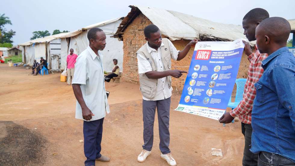 epa13190908 Medical staff and volunteers explain Ebola virus prevention measures to refugees in the CECA camp in Mambasa, Ituri province, Democratic Republic of Congo, 25 August 2026. The local branch of the New Civil Society of Congo (Nouvelle Societe Civile du Congo SOCICO) reported that delays in laboratory results are fueling community resistance to Ebola response measures, compounded by ongoing insecurity in the area.  EPA/DIEUDONNE DIROLE