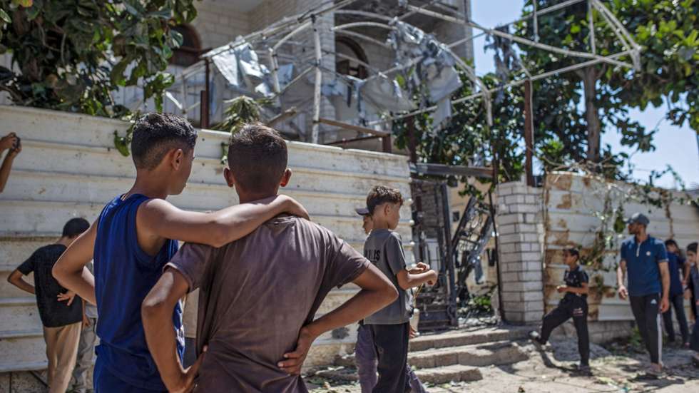 epa13204444 Locals gather at the site of an Israeli airstrike in Gaza City, 01 September 2026. According to the Ministry of Health in Gaza, at least four Palestinians were killed in Israeli air strikes on 01 September.  EPA/MOHAMMED SABER
