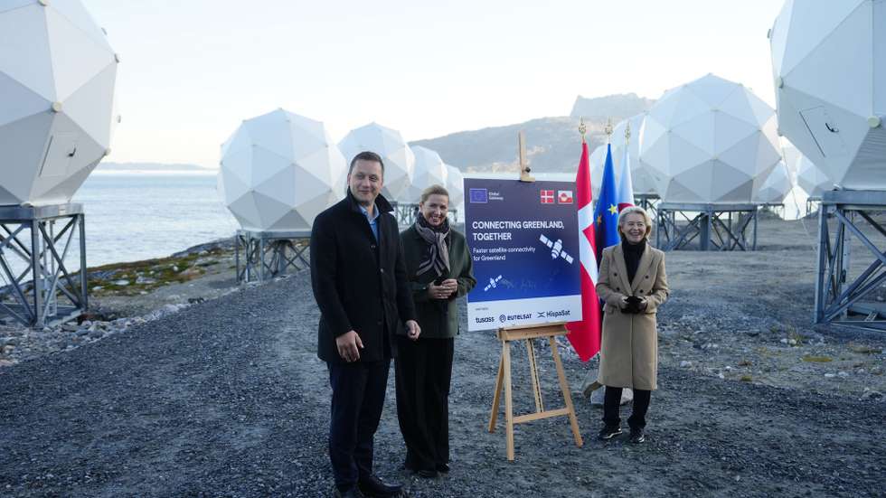epa13219794 Danish Prime Minister Mette Frederiksen (C), European Commission President Ursula von der Leyen (R), and Greenland's head of government Jens-Frederik Nielsen (L) visit the company Eutelsat Oneweb in Nuuk, Greenland, 07 September 2026. Von der Leyen is visiting Greenland from 06 to 07 September for talks with Greenlandic and Danish leaders to strengthen European Union (EU)-Greenland cooperation and discuss Arctic issues.  EPA/Mads Claus Rasmussen  DENMARK OUT