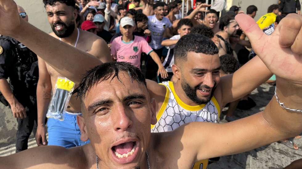 epa13141881 Migrants reach Spanish territory after swimming from Morocco to Ceuta, a Spanish enclave in North Africa, 30 July 2026. Hundreds of migrants swam to cross the border to Ceuta over the last nine days, mainly Moroccan and Algerian. Ceuta officials asked the Spanish government to declare a 'national emergency.'  EPA/Reduan Dris BEST QUALITY AVAILABLE