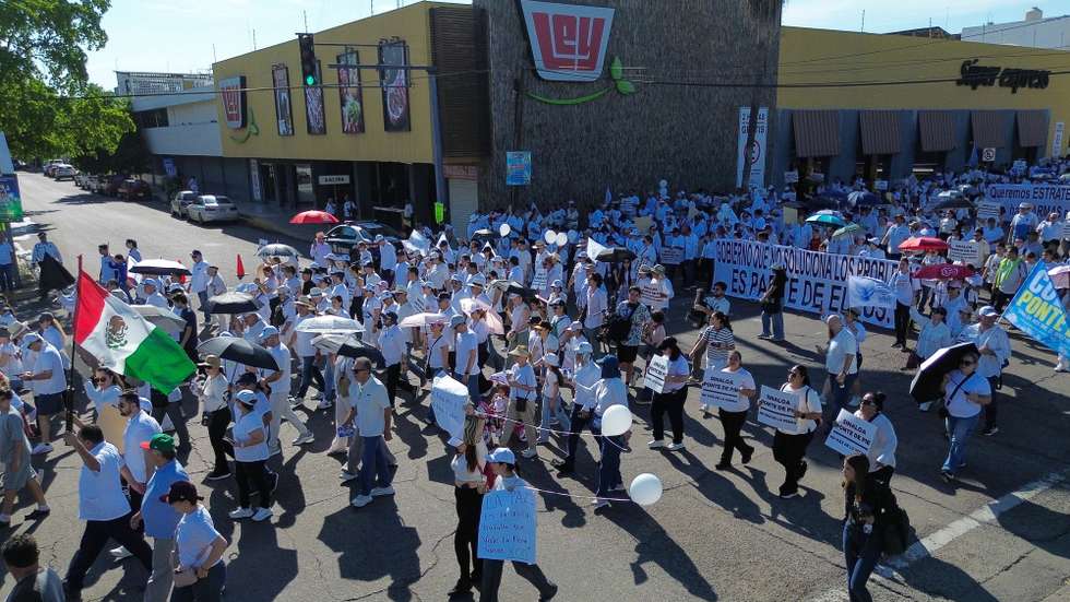 epa13237662 People take part in a march for peace in Culiacan, Mexico, 13 September 2026. The demonstration comes two years after violence intensified in Sinaloa amid fighting between rival factions of the Sinaloa Cartel, which has left thousands of people dead and heightened concerns over security and disappearances.  EPA/IVAN MEDINA