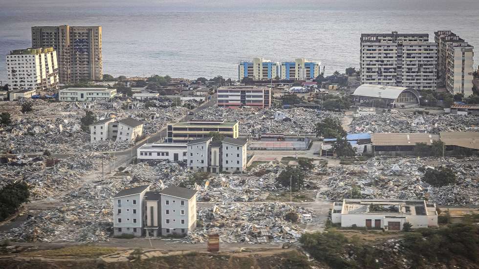 epa13212453 An aerial photograph shows debris at the Hugo Chavez housing complex in Catia La Mar, Venezuela, 04 September 2026. Two earthquakes of 7.2-magnitude and 7.5-magnitude struck Venezuela on 24 June, causing widespread damage.  EPA/HENRY CHIRINOS