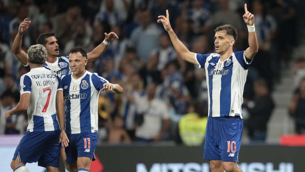 epa13187602 FC Porto player, Gabri Veiga, celebrates a goal against Arouca during their Portuguese First League soccer match held at Dragao Stadium in Porto, Portugal, 23rd August 2026.  EPA/MANUEL FERNANDO ARAUJO