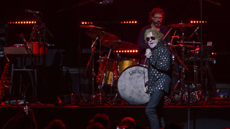 epa10720006 British lead singer Mick Hucknall of the soul pop band Simply Red performs on the stage of the Stravinski hall at the 57th Montreux Jazz Festival (MJF), in Montreux, Switzerland, 30 June 2023. The Montreux Jazz Festival runs from 30 June to 15 July and features over 400 concerts.  EPA/MARTIAL TREZZINI