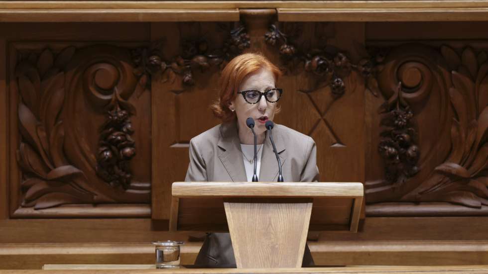 A ministra do Ambiente, Maria da Graça Carvalho, intervém durante o debate de urgência, requerido pelo grupo parlamentar do PS, sobre "Custo de vida", na sessão plenária, na Assembleia da República, em Lisboa, 18 de setembro de 2026. ANTÓNIO PEDRO SANTOS/LUSA