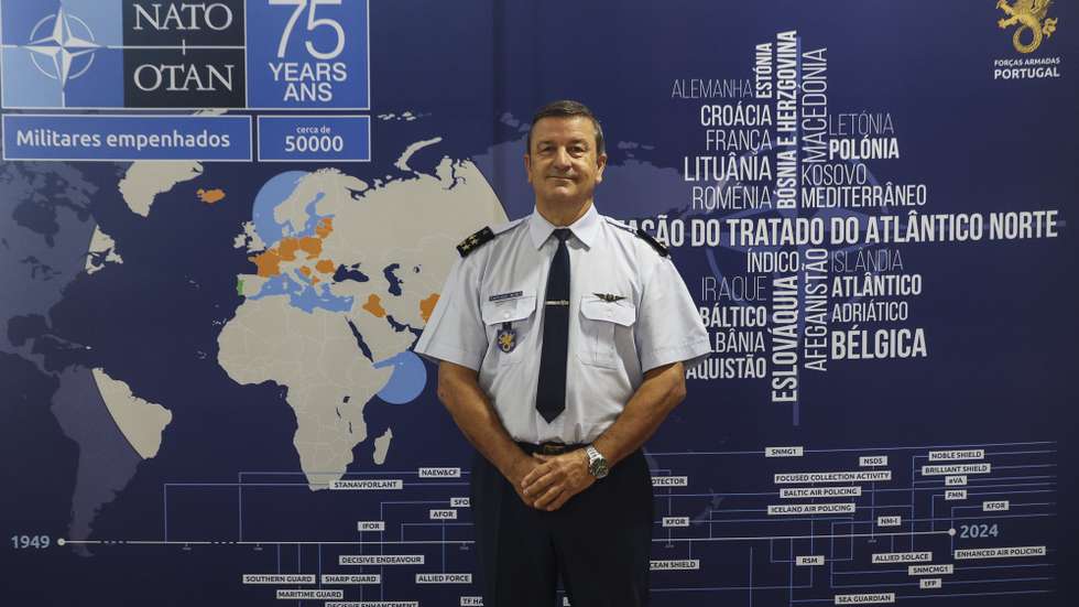 O Chefe do Estado Maior General das Forças Armadas, general Cartaxo Alves, posa para a fotografia durante uma entrevista à agência Lusa, na sede do ministério da Defesa, em Lisboa, 16 de setembro de 2026. (ACOMPANHA TEXTO DE 19 DE SETEMBRO DE 2026). TIAGO PETINGA/LUSA