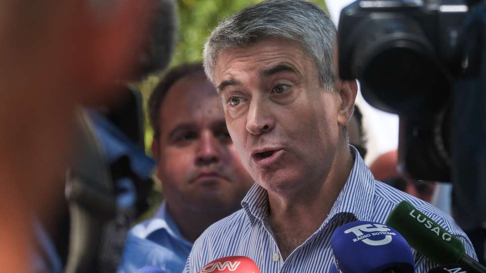 O Secretário-Geral do Partido Socialista, José Luís Carneiro, fala aos jornalitas um pouco antes da rentrée do Partido Socialista (PS) de Torres Vedras, realizada no Parque Verde do Choupal, em Torres Vedras,, 20 de setembro de 2026. CARLOS BARROSO/LUSA