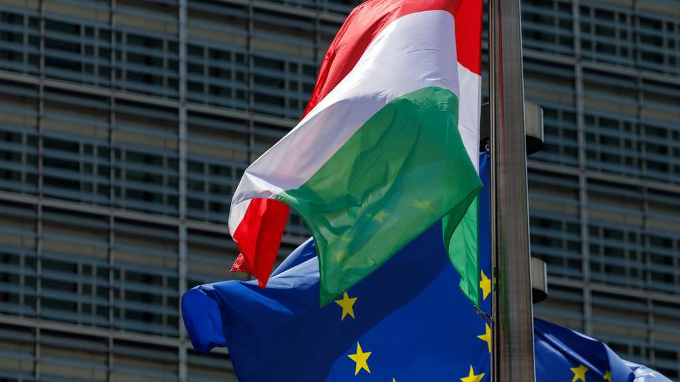 epa13002015 The flag of Hungary flies in front of the Berlaymont building ahead of a meeting between European Commission President Ursula von der Leyen and Hungarian Prime Minister Peter Magyar in Brussels, Belgium, 29 May 2026.  EPA/OLIVIER MATTHYS
