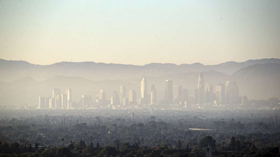 epa07774356 A layer of smog covers Downtown and the nearby areas in Los Angeles, California, 14 August 2019. The Los Angeles-Long Beach metropolitan area has been ranked the worst area in the nation for ozone pollution and also among the worst in terms of particle pollution between 2015 and 2017 according to a recent report from an American Lung Association released earlier this year. The same report states that the average number of unhealthy ozone days also increased between 2018 and 2019.  EPA/ETIENNE LAURENT