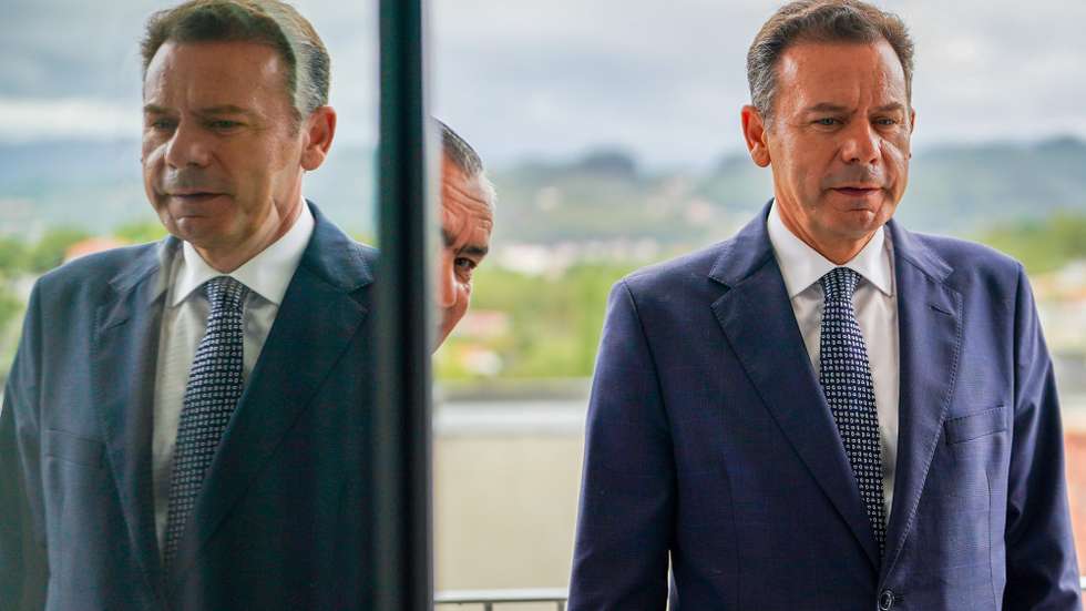 O primeiro-ministro, Luís Montenegro, participou esta tarde na cerimónia de entrega das chaves de habitações sociais na Unidade Habitacional de Parada, Arcos de Valdevez, 30 de setembro de 2026. HUGO DELGADO/LUSA