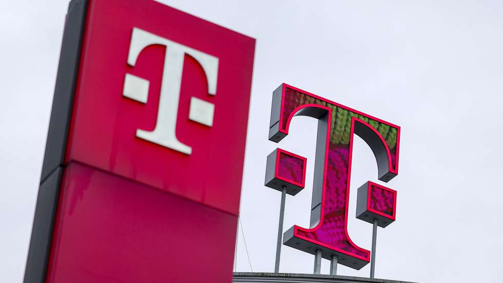 epa11925131 An exterior view of the Deutsche Telekom AG headquarters in Bonn, Germany, 26 February 2025. Deutsche Telekom announced in their 2024 financial year report that their net revenue went up by 3.4 percent in 2024 to 115.8 billion euros, their service revenue went up by 3.9 percent to 96.5 billion euros, and the adjusted net profit rose by 18.3 percent to 9.4 billion euros.  EPA/CHRISTOPHER NEUNDORF