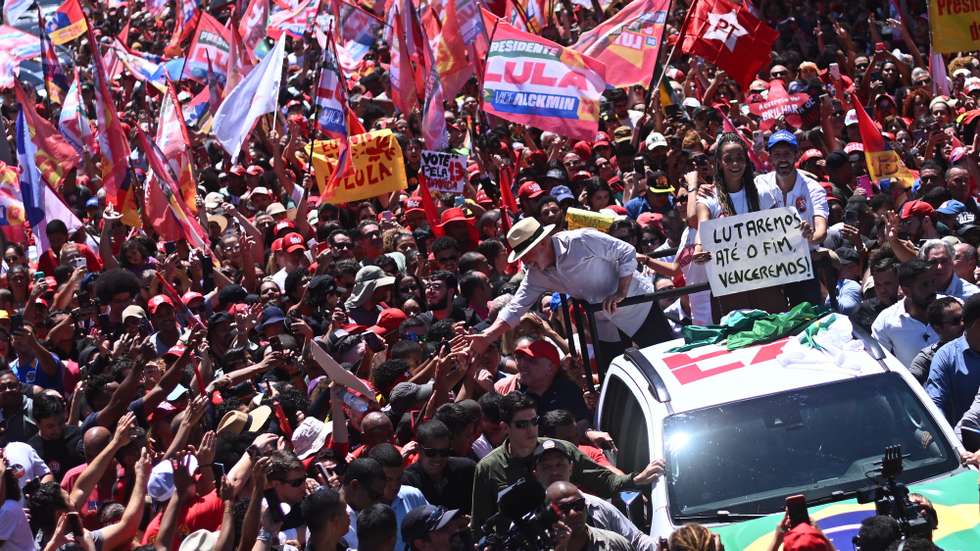 epa13292189 Brazilian President and reelection candidate Luiz Inacio Lula da Silva (L) greets supporters during a campaign event in Ceilandia, Brazil, 09 October 2026. Speaking from atop a pickup truck, Lula told supporters he would win the election and that Brazil would not return to fascism.  EPA/ANDRE BORGES