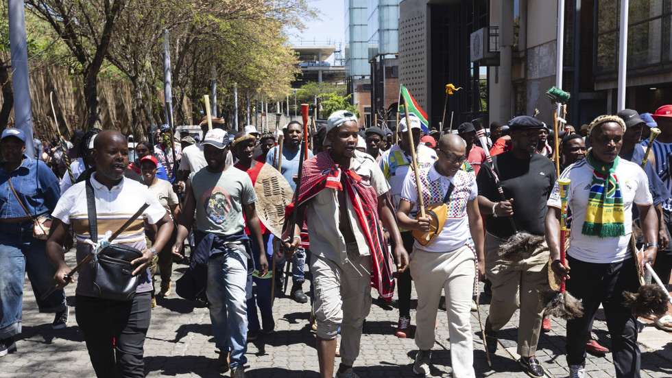 epa13291343 Anti-immigration protesters led by cultural activist Ngizwe Mchunu demonstrate outside the Constitutional Court in Johannesburg, South Africa, 09 October 2026. The march is part of an ongoing anti-immigration movement in South Africa, primarily led by March and March. The movement calls for the deportation of all undocumented immigrants and has attracted grassroots support as the country prepares for local elections on 04 November 2026.  EPA/Kim Ludbrook