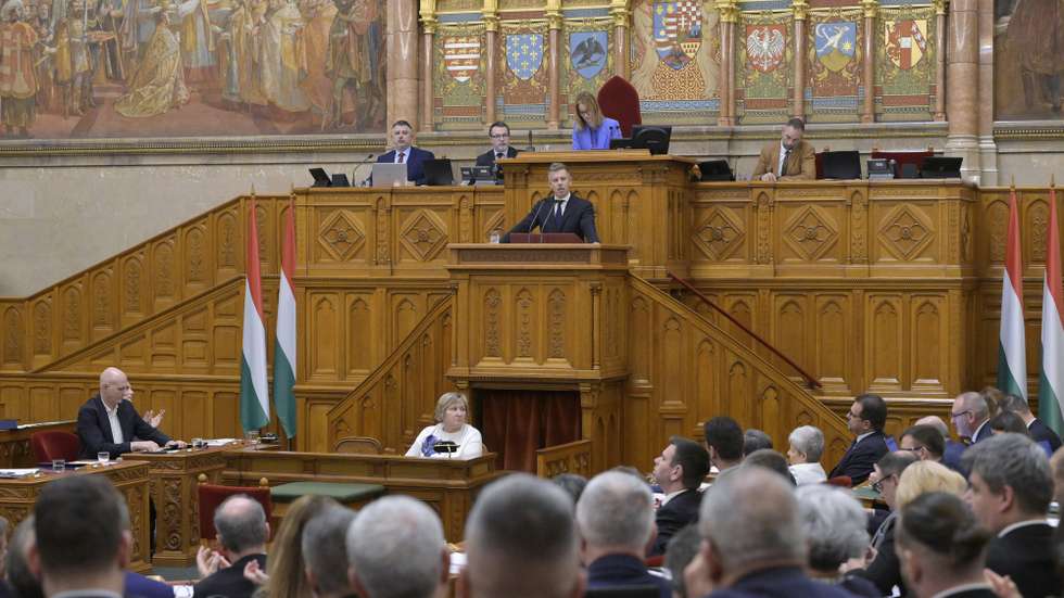 epa13315502 Hungarian Prime Minister Peter Magyar (C) speaks before the agenda in the National Assembly in Budapest, Hungary, 19 October 2026. Magyar announced that the government will cut the personal income tax (PIT) rate for minimum-wage earners from 15 percent to 9 percent starting in 2027, and allowances for families raising children would double next year. He added that the measure, affecting over one million families with more than 1.6 million children, would have a 300 billion HUF (EUR 827 million) impact on the budget.  EPA/Robert Hegedus HUNGARY OUT