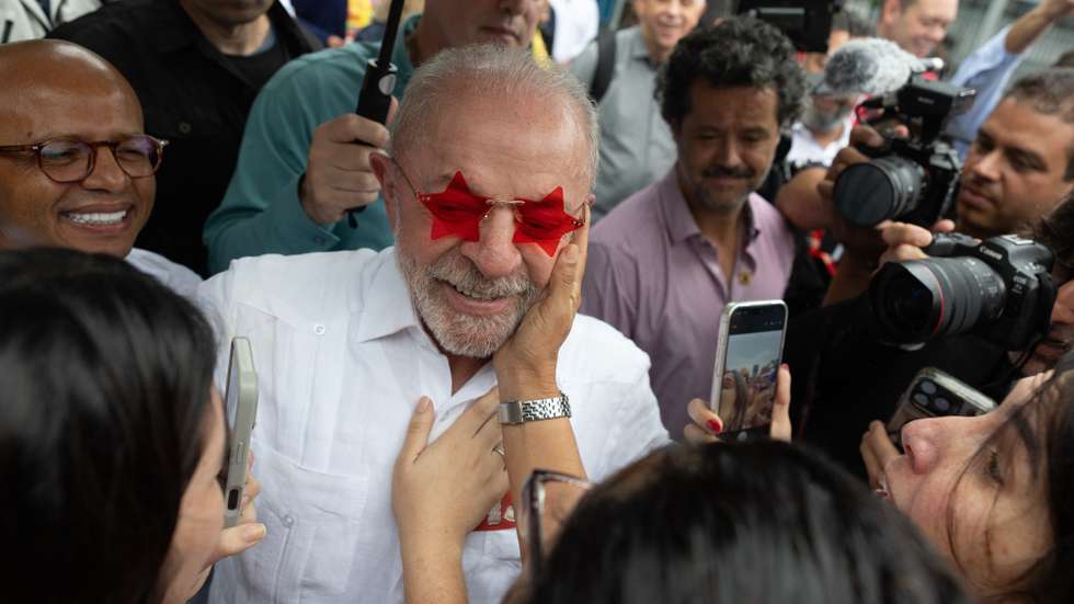 epa13330548 Brazilian president and presidential candidate Luiz Inacio Lula da Silva (C) greets his supporters after casting his vote in the presidential runoff election at a polling station in Sao Bernardo do Campo, Brazil, 25 October 2026.  EPA/ISAAC FONTANA