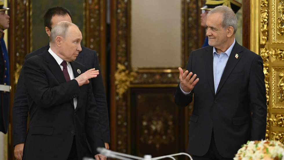 epa13334801 Russian President Vladimir Putin (L) meets with Iranian President Masoud Pezeshkian (R) on the sidelines of the 8th Gas Exporting Countries Forum (GECF) Summit at the Grand Kremlin Palace in Moscow, Russia, 27 October 2026. The summit brings together heads of state and government from GECF member countries.  EPA/IGOR IVANKO/AFP POOL