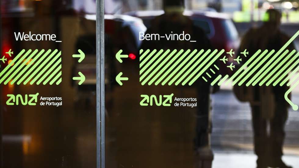 Aeroporto Francisco Sá Carneiro encerrado terça-feira
