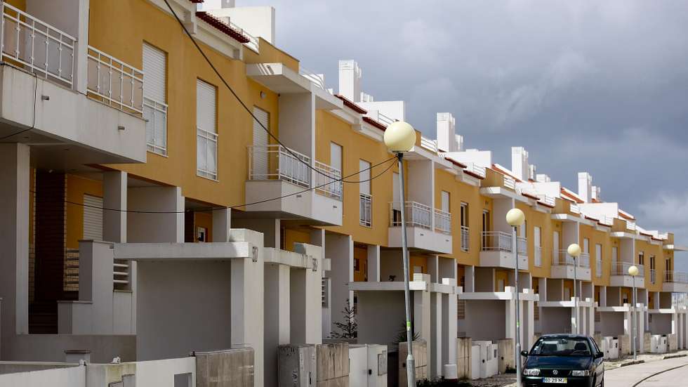Casas por acabar, por vender e condomínios-fantasma são também consequência da ponte Vasco da Gama