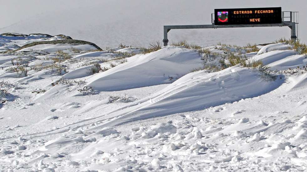 As previsões para esta sexta-feira apontam para queda de neve acima de 1.400 metros de altitude